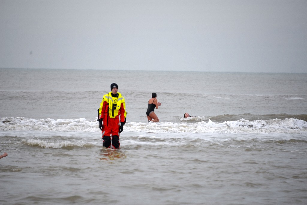 ../Images/Nieuwjaarsduik Nederzandt 2016 113.jpg